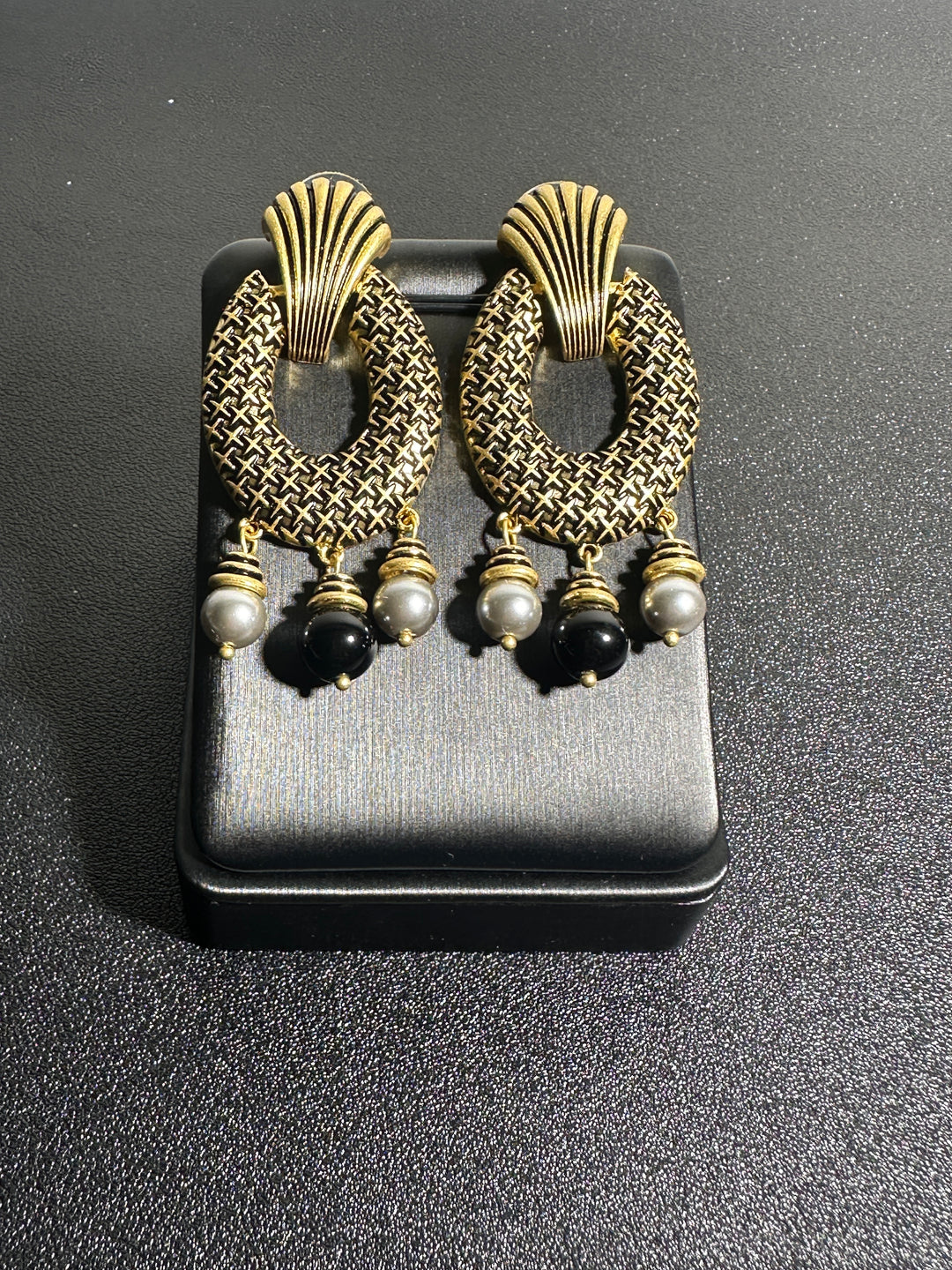 Vintage Earing E106