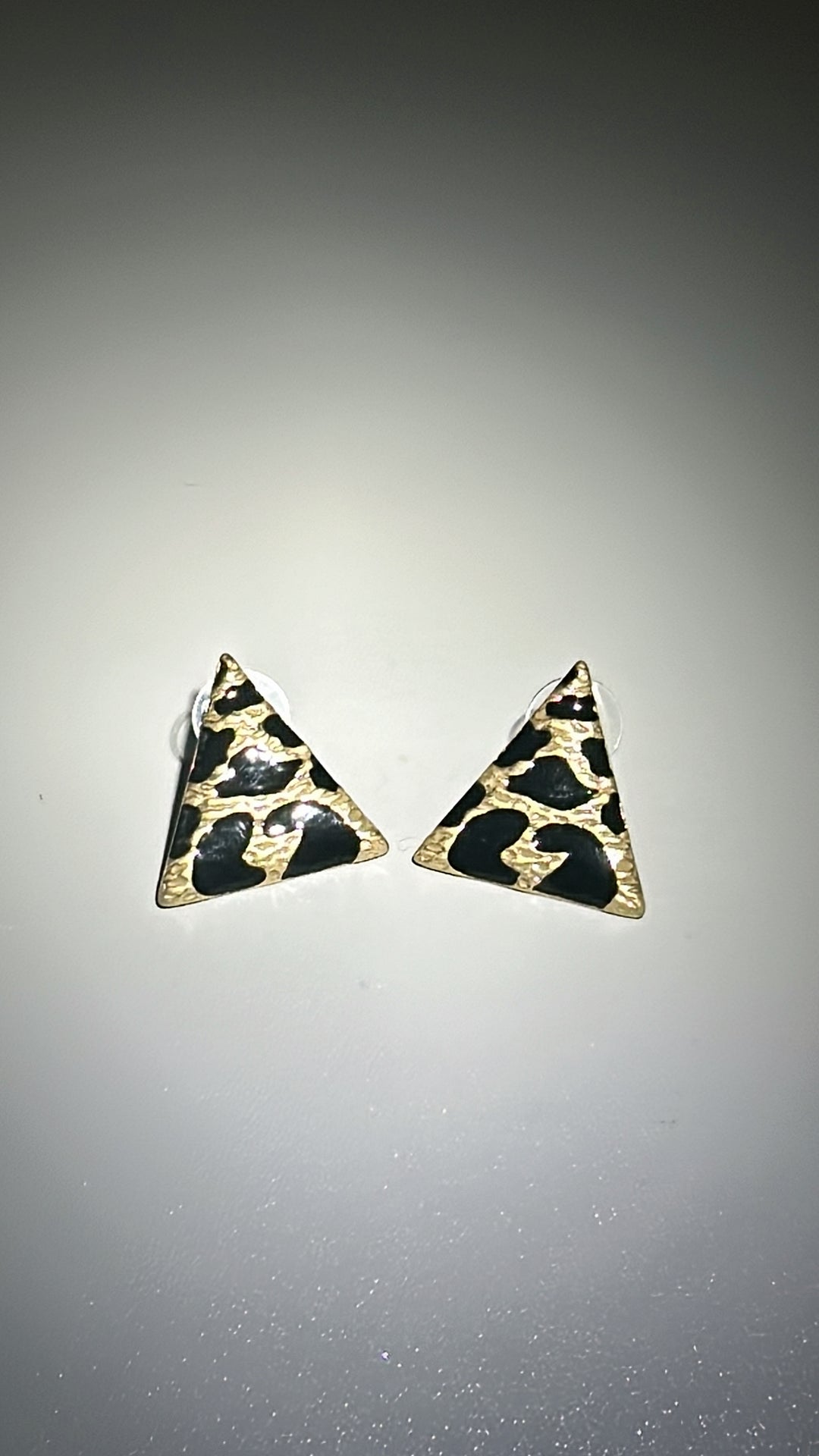 Egypt Earing Nov 25 EV598