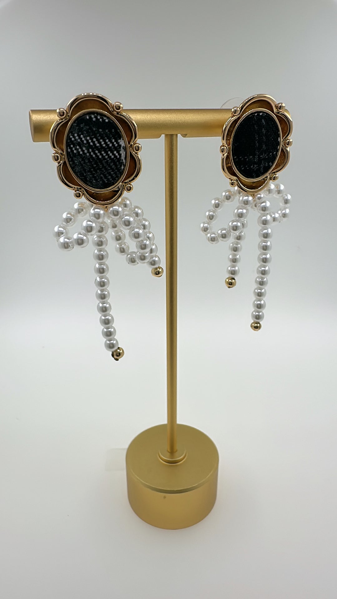 Egypt Earing Nov 25 EV606