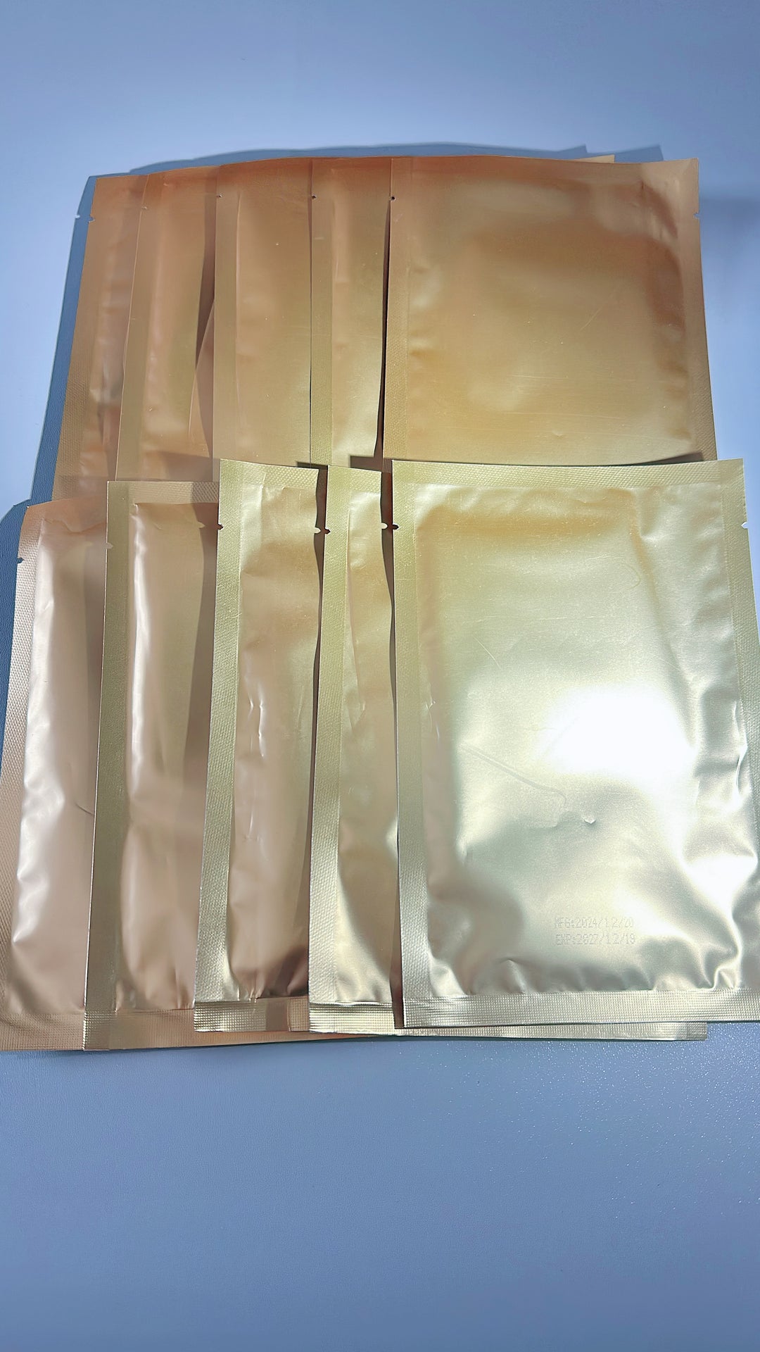 Mask 金色：玻尿酸強效補水蠶絲面膜10片